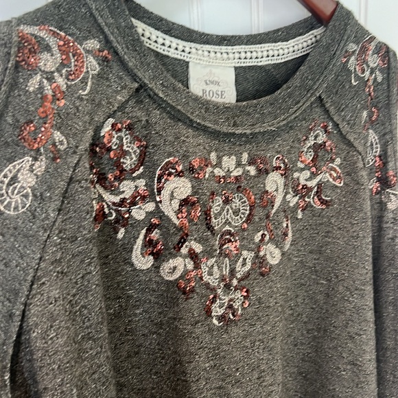 Cold-Shoulder Embellished Top - Picture 6 of 7